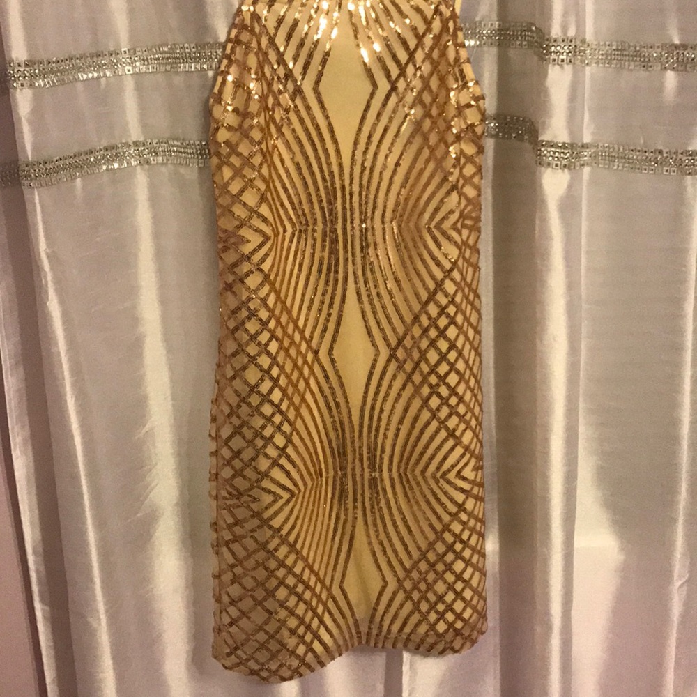 Short dress - Picture 2 of 4